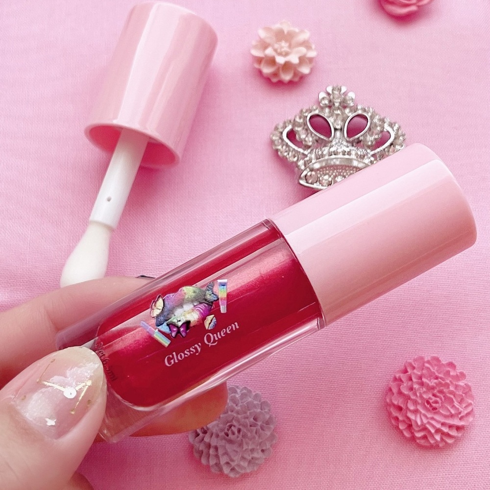 Spicy red lip gloss oil